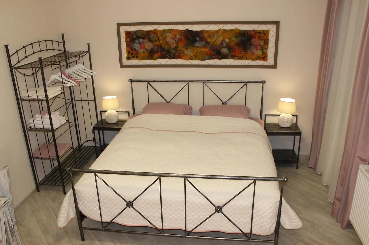 Centre Apartment On Rustaveli Av. Tbilisi