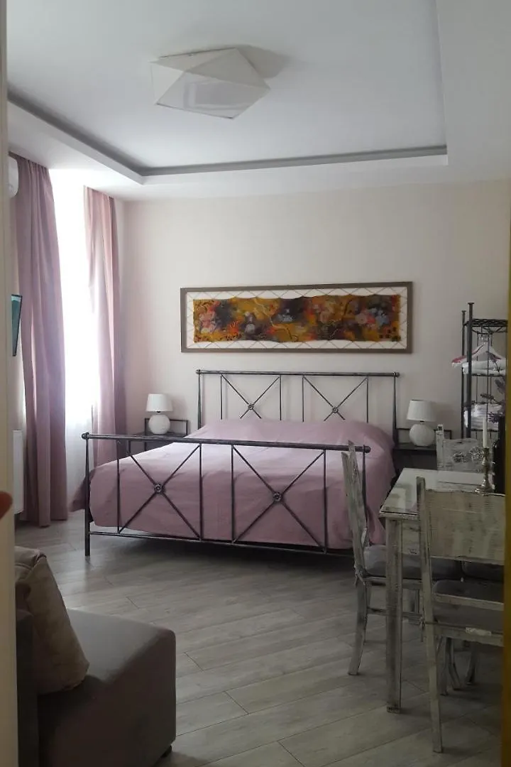 Centre Apartment On Rustaveli Av. Tbilisi